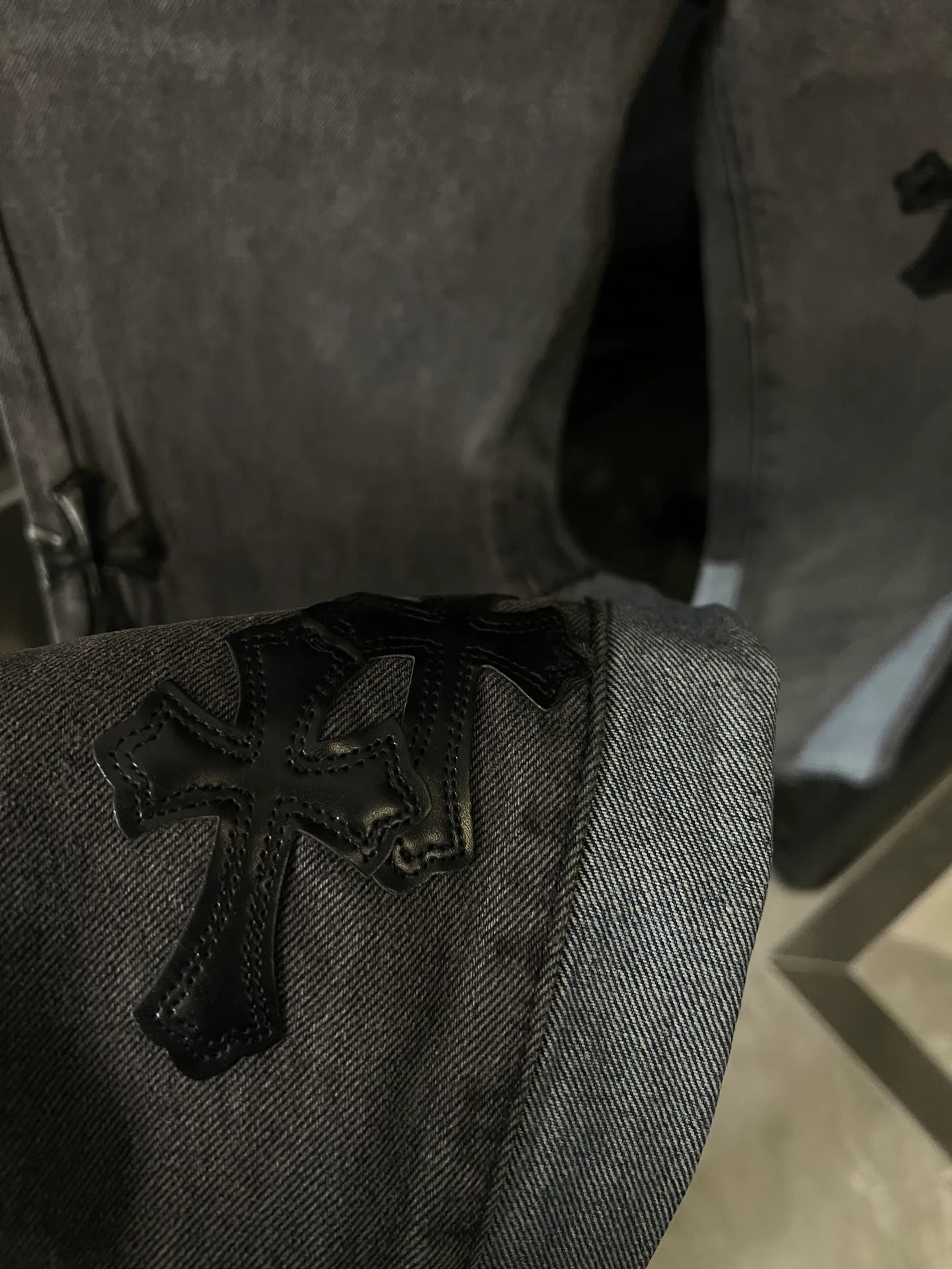 P260 [Next day] Chrome hearts/Chrome hearts GALLERY DEPT cross patch leather joint stitching jeans (black) Size: 28 30 32 34 (corresponding to s-xl) Detailed sizes can be found in the picture